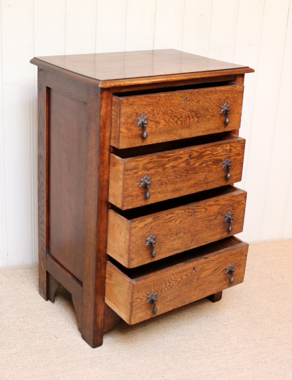 Small Proportioned Oak Chest Of Drawers  View IV