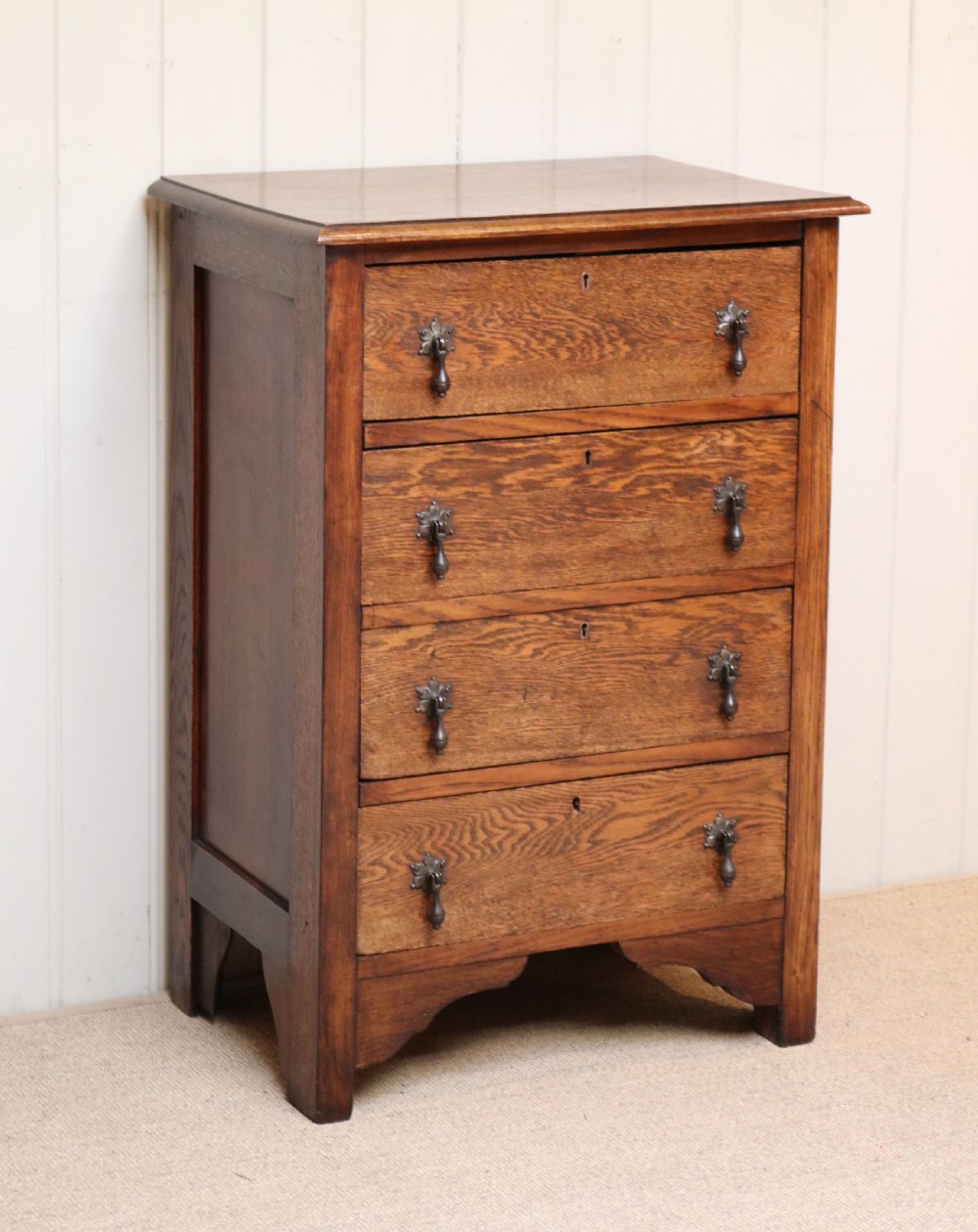 Small Proportioned Oak Chest Of Drawers  View VI