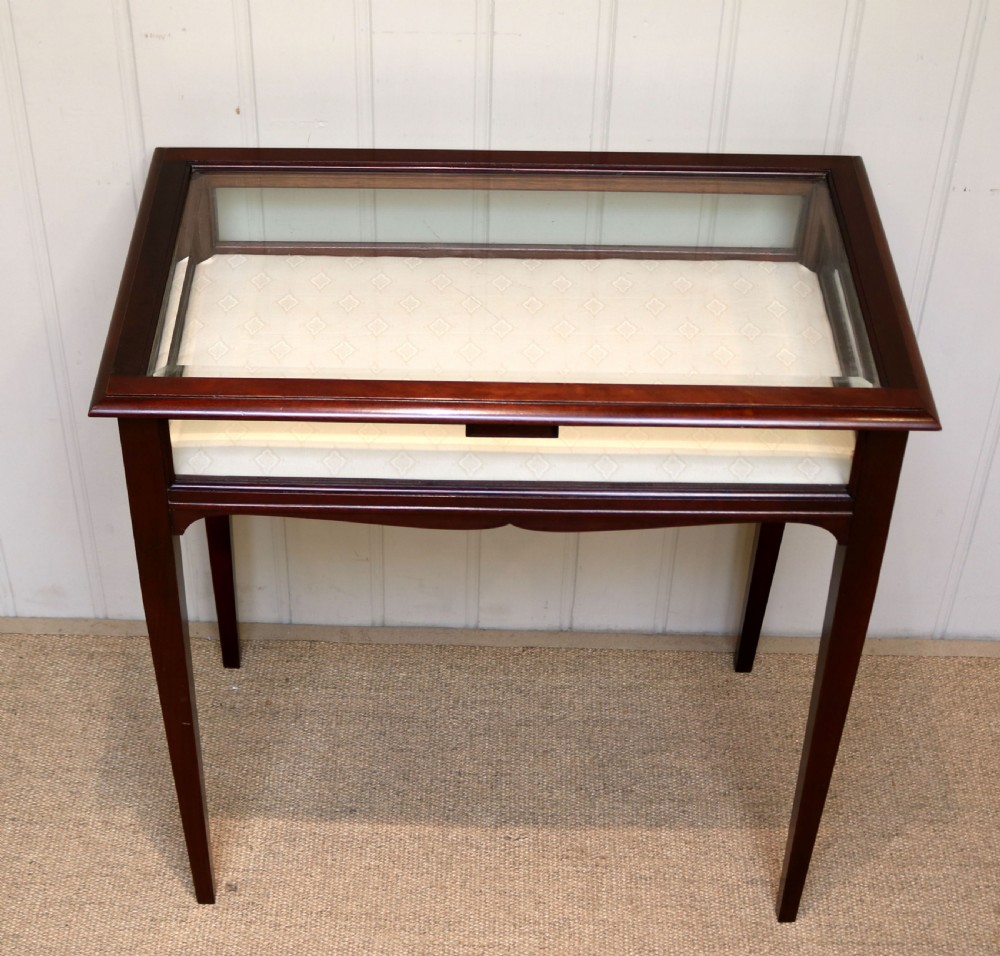 Edwardian Mahogany Bijouterie Table