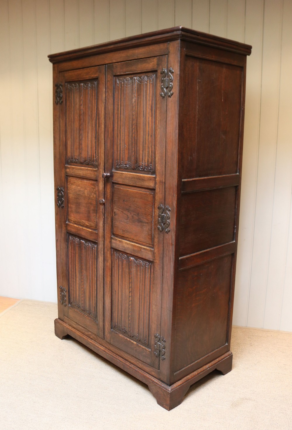 Oak Linenfold Wardrobe View V