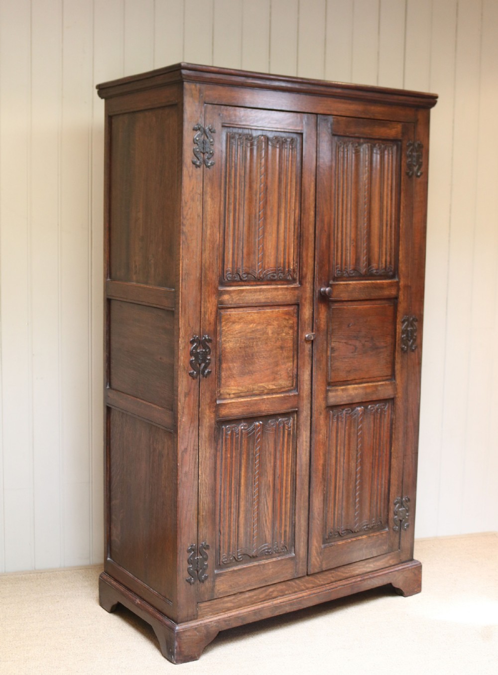 Oak Linenfold Wardrobe View VIII