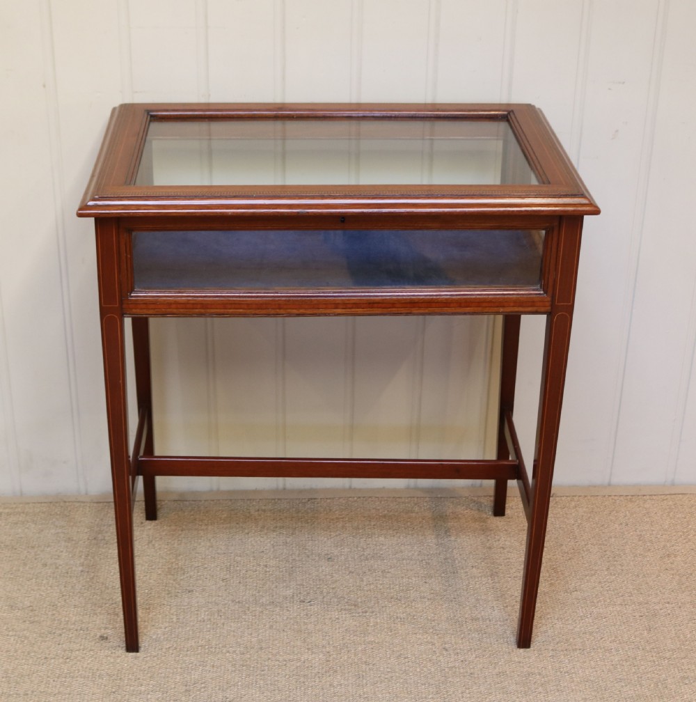 Mahogany Bijouterie Table