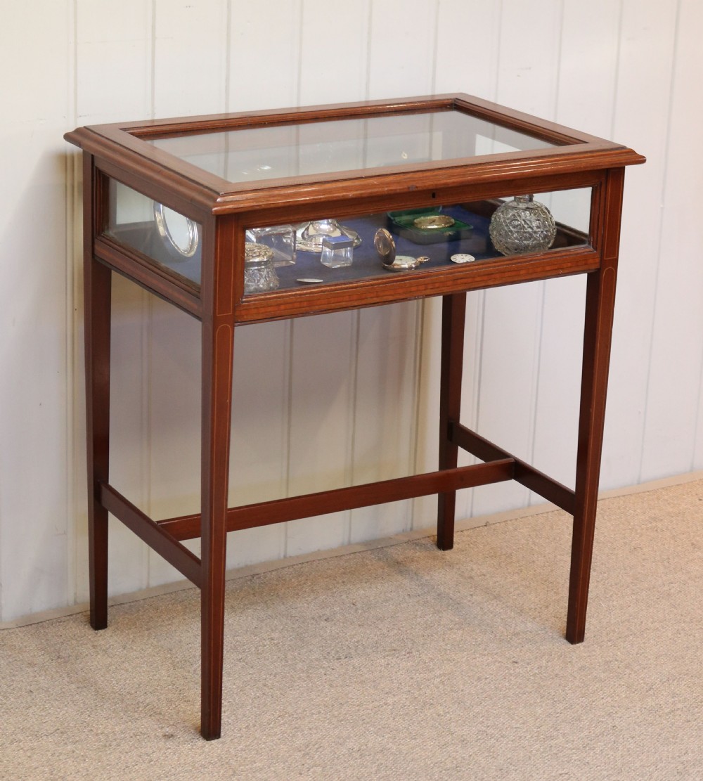 Mahogany Bijouterie Table View V