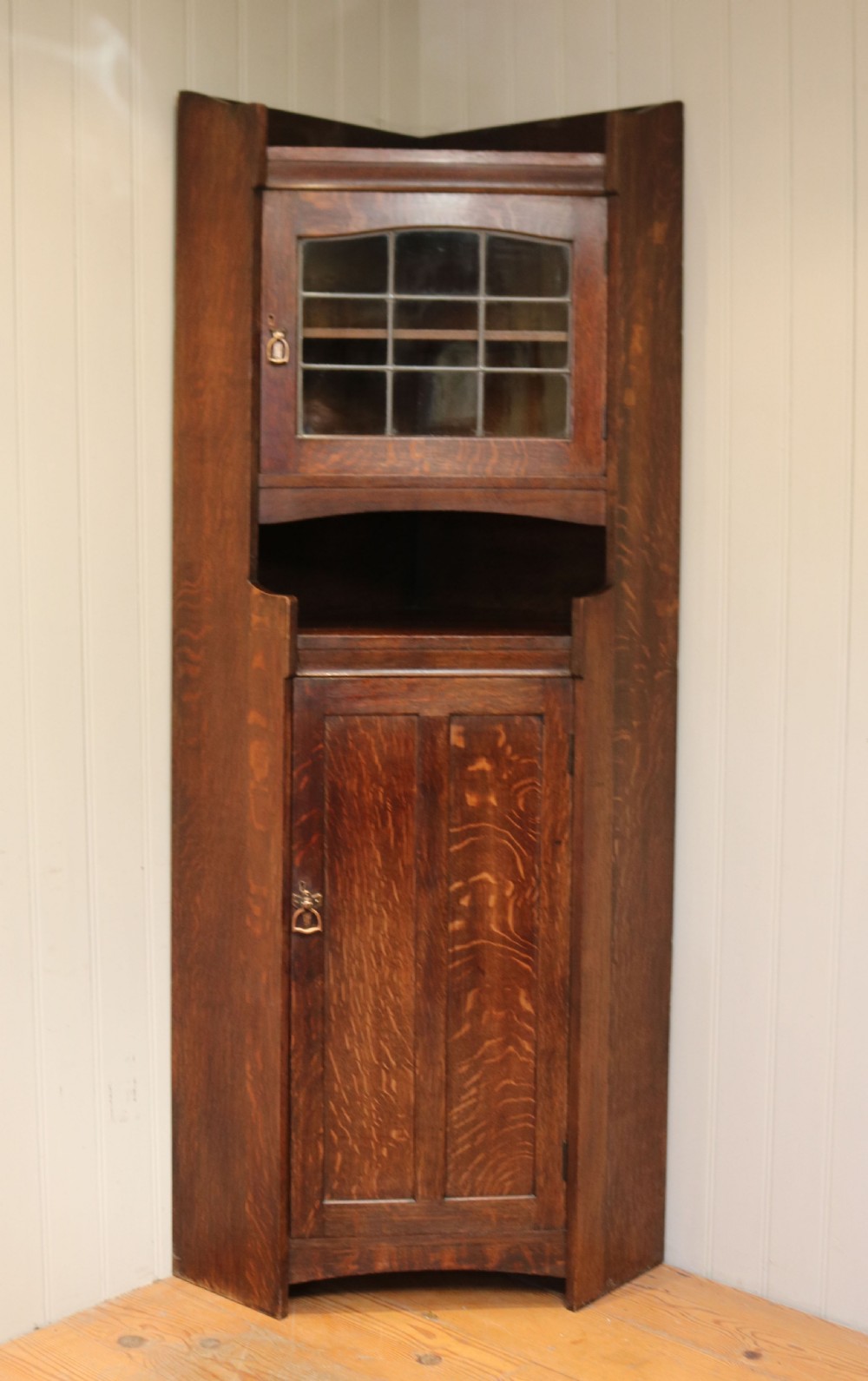 Arts And Crafts Corner Cabinet