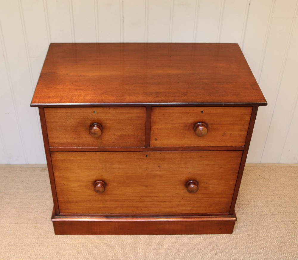Late 19th Century Mahogany Chest Of Drawers View III
