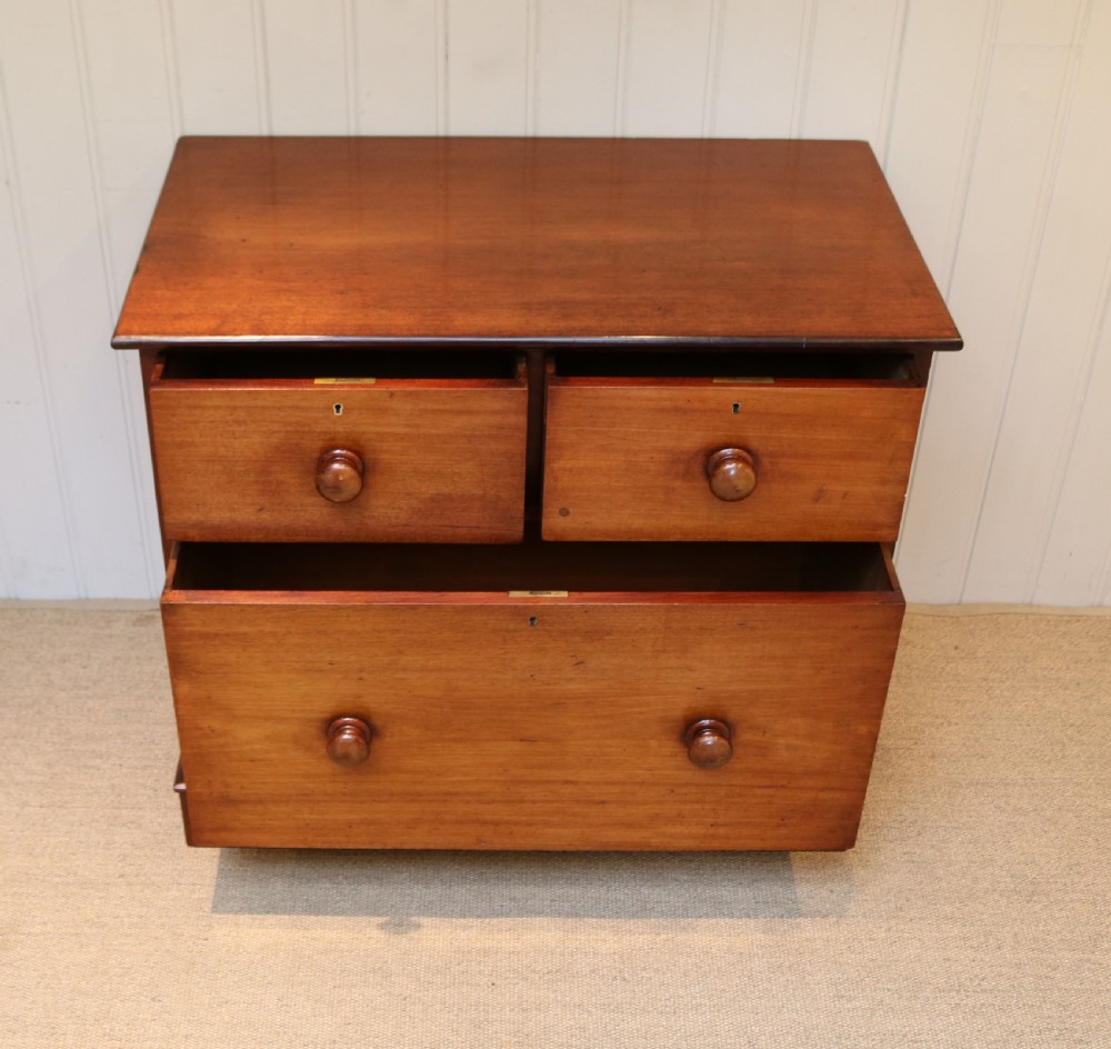 Late 19th Century Mahogany Chest Of Drawers View IV