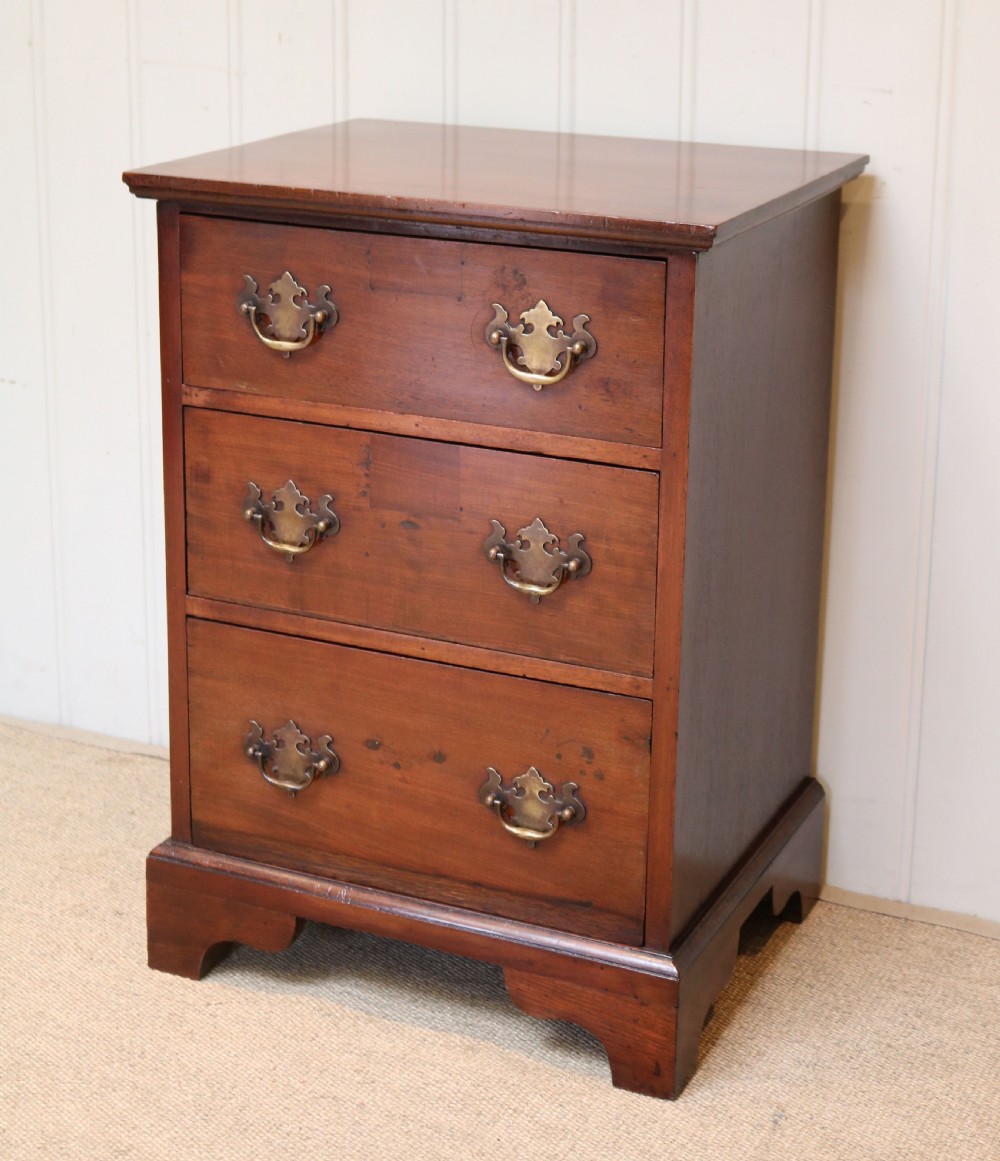 Small Proportioned Mahogany Chest Of Drawers View II