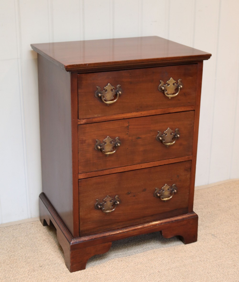 Small Proportioned Mahogany Chest Of Drawers View III