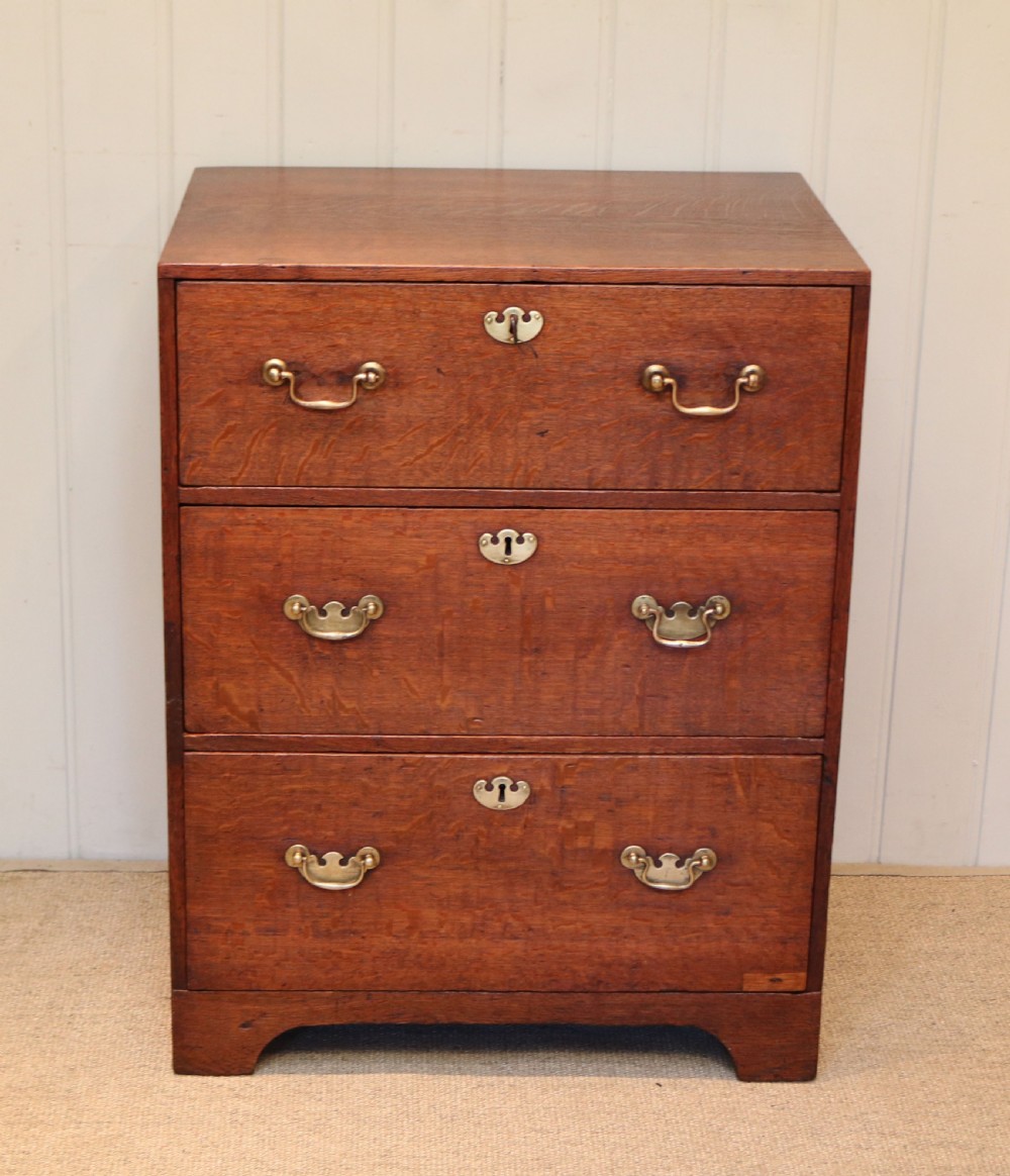 Small Proportioned Oak Chest Of Drawers