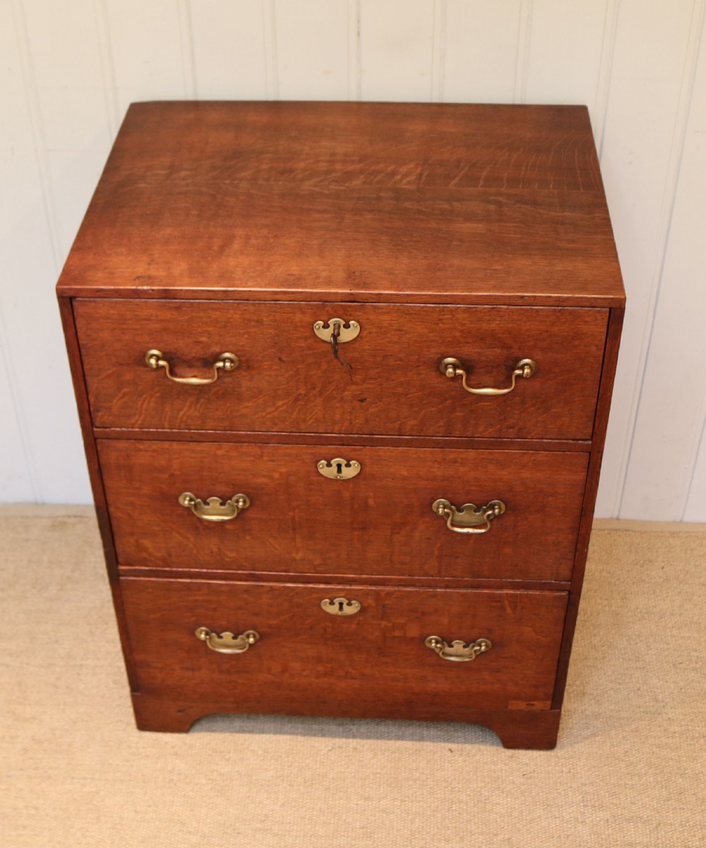 Small Proportioned Oak Chest Of Drawers View IV