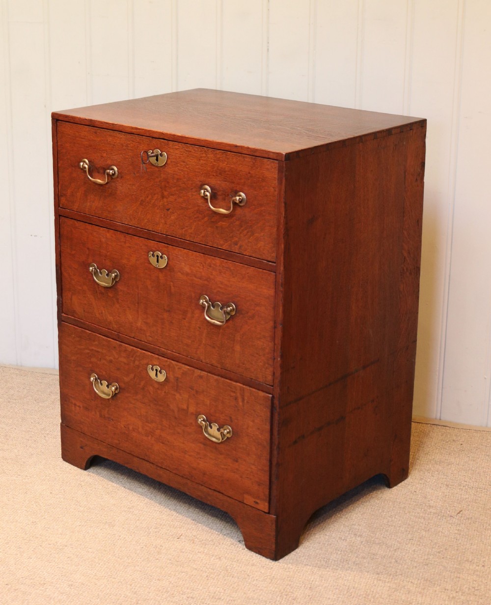 Small Proportioned Oak Chest Of Drawers View V