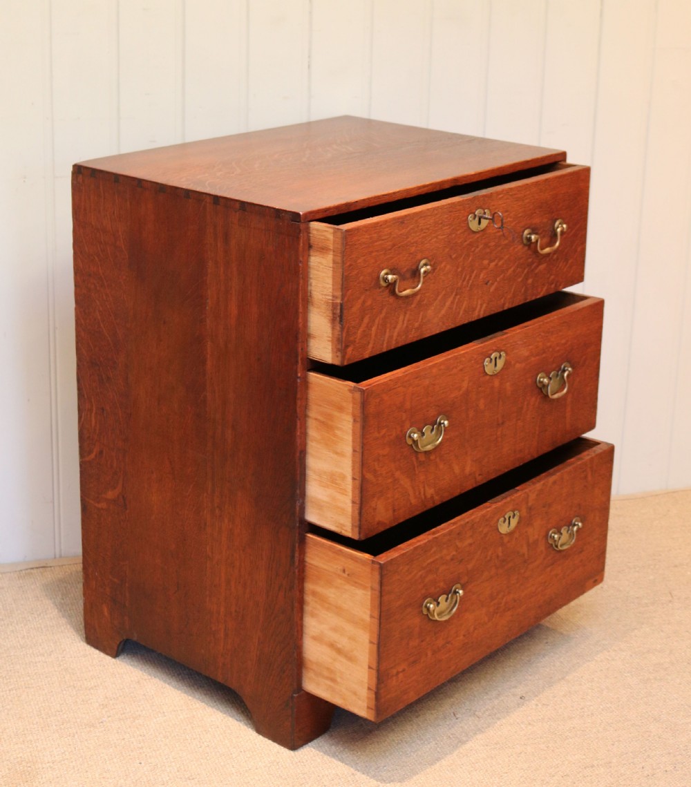 Small Proportioned Oak Chest Of Drawers View VII