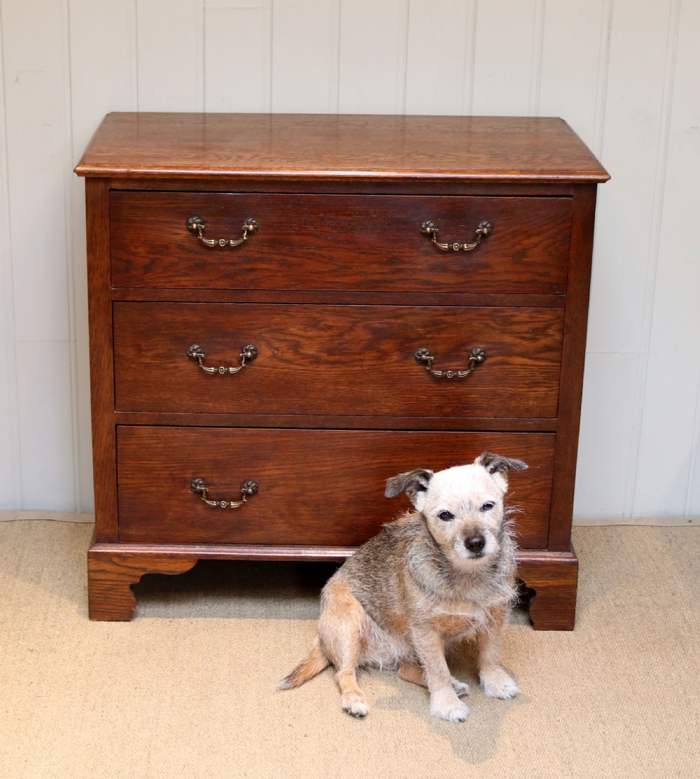 Small Oak Chest Of Drawers View VIII