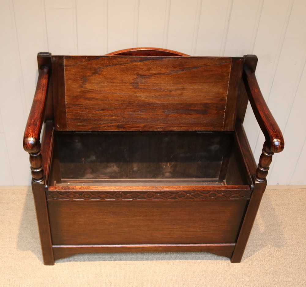 Small Oak Bench View IV