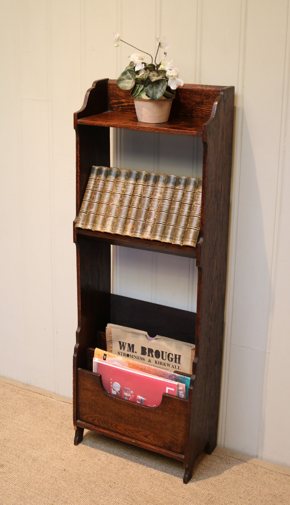 Oak bookcase With Magazine Rack View II