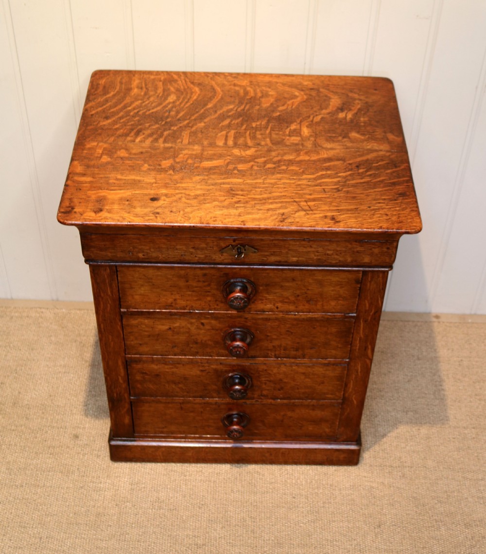 Small Proportioned Oak Chest Of Drawers View VII