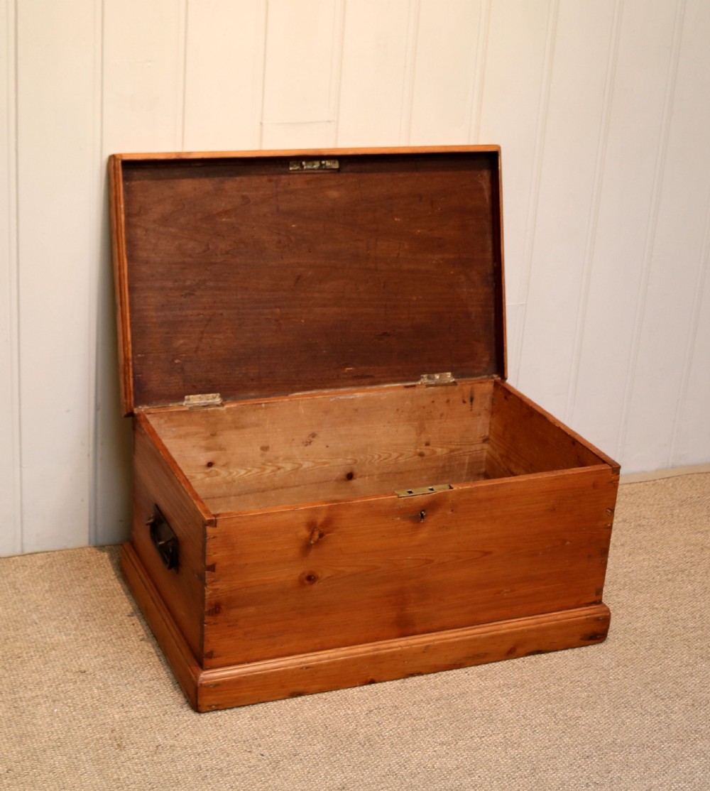 Small Pine Storage Box View VIII