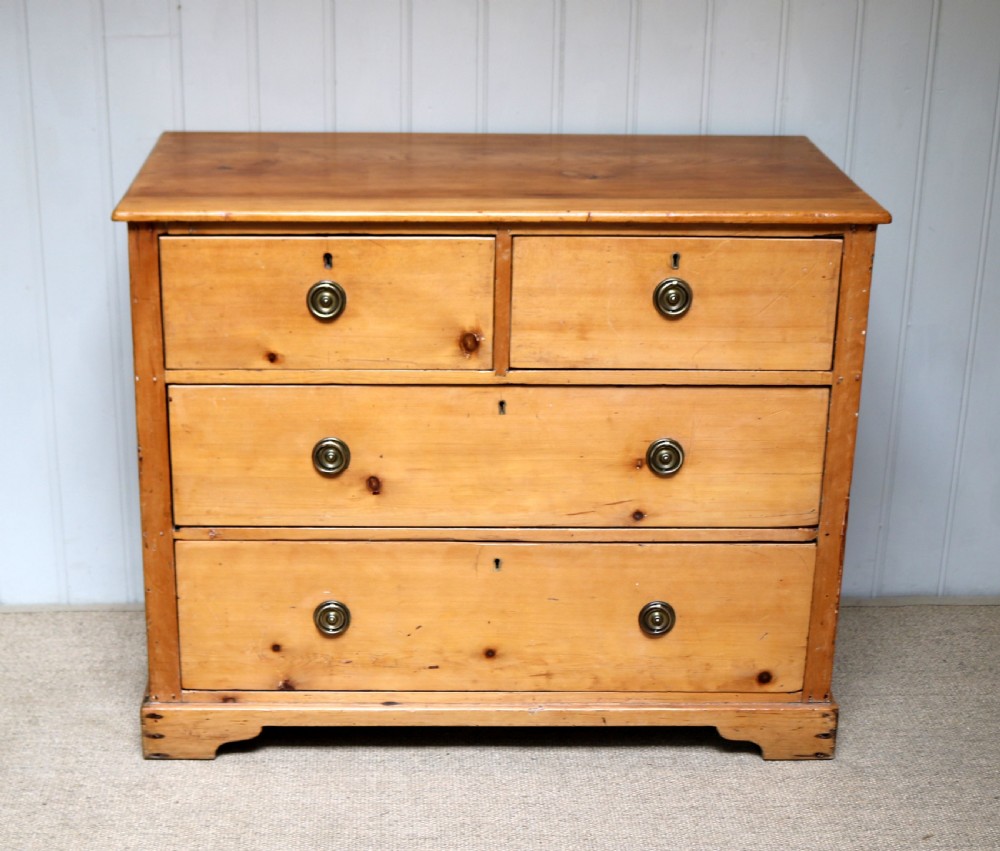 Small Proportioned Pine Chest Of Drawers View VII