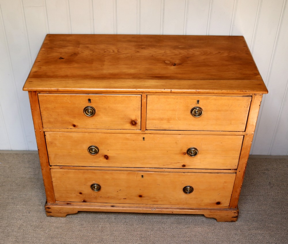 Small Proportioned Pine Chest Of Drawers View IX
