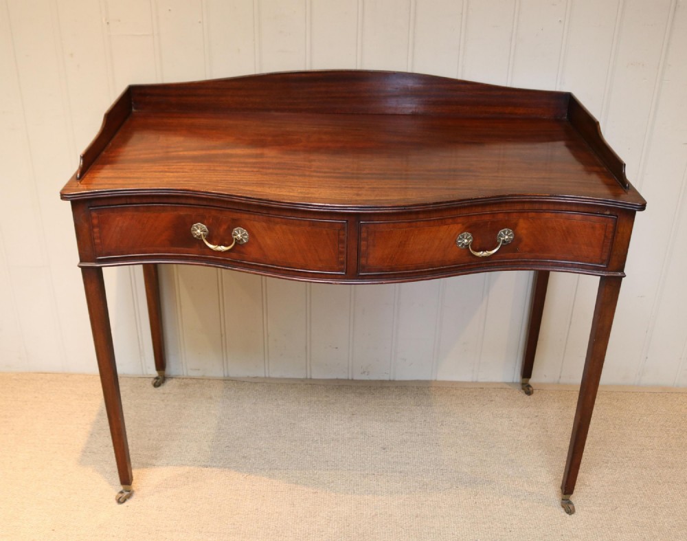 Mahogany Serpentine Front Side Table