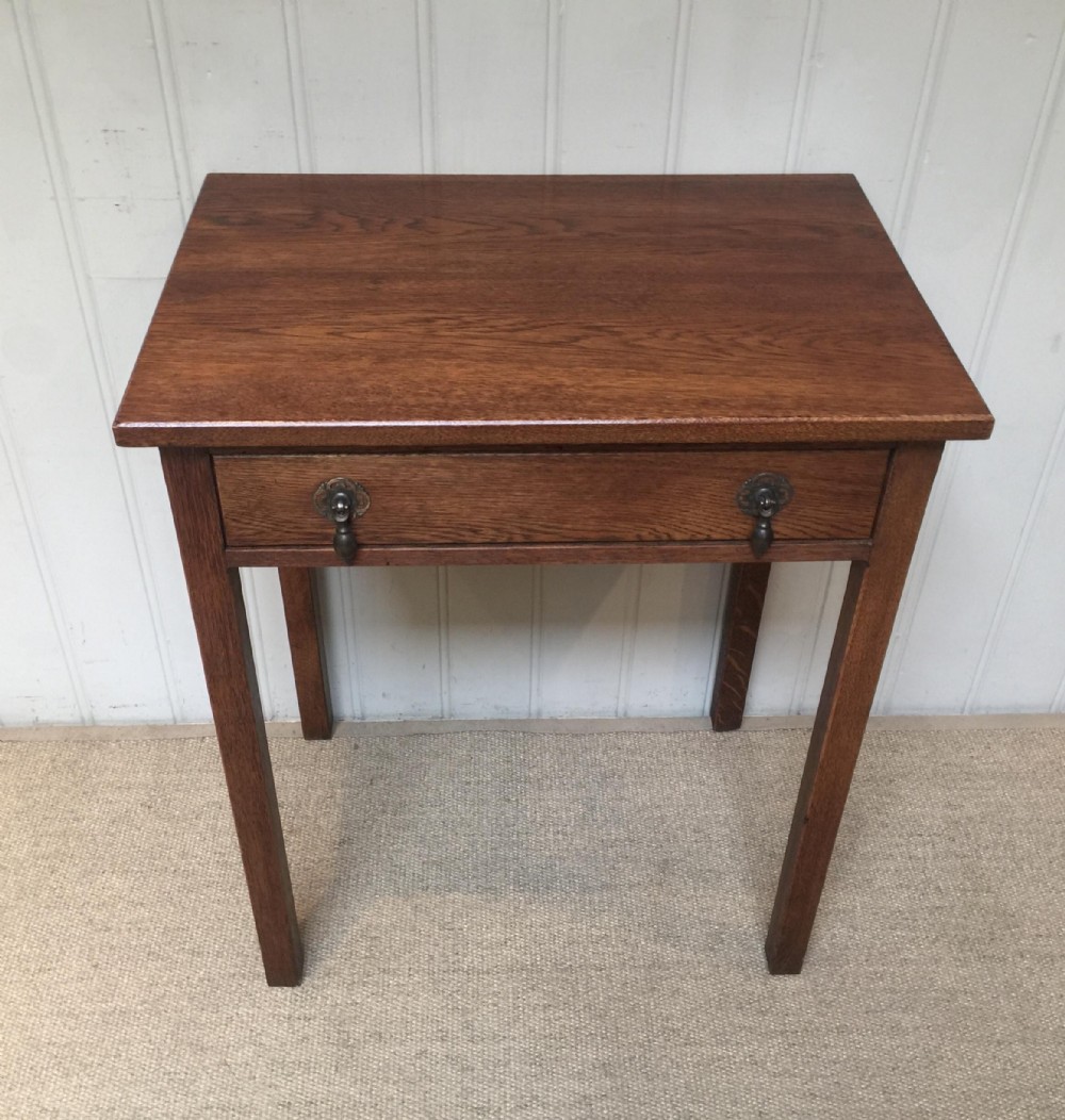 Small Proportioned Oak Table