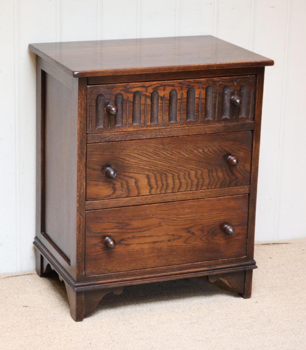 Small Proportioned Oak Chest Of Drawers