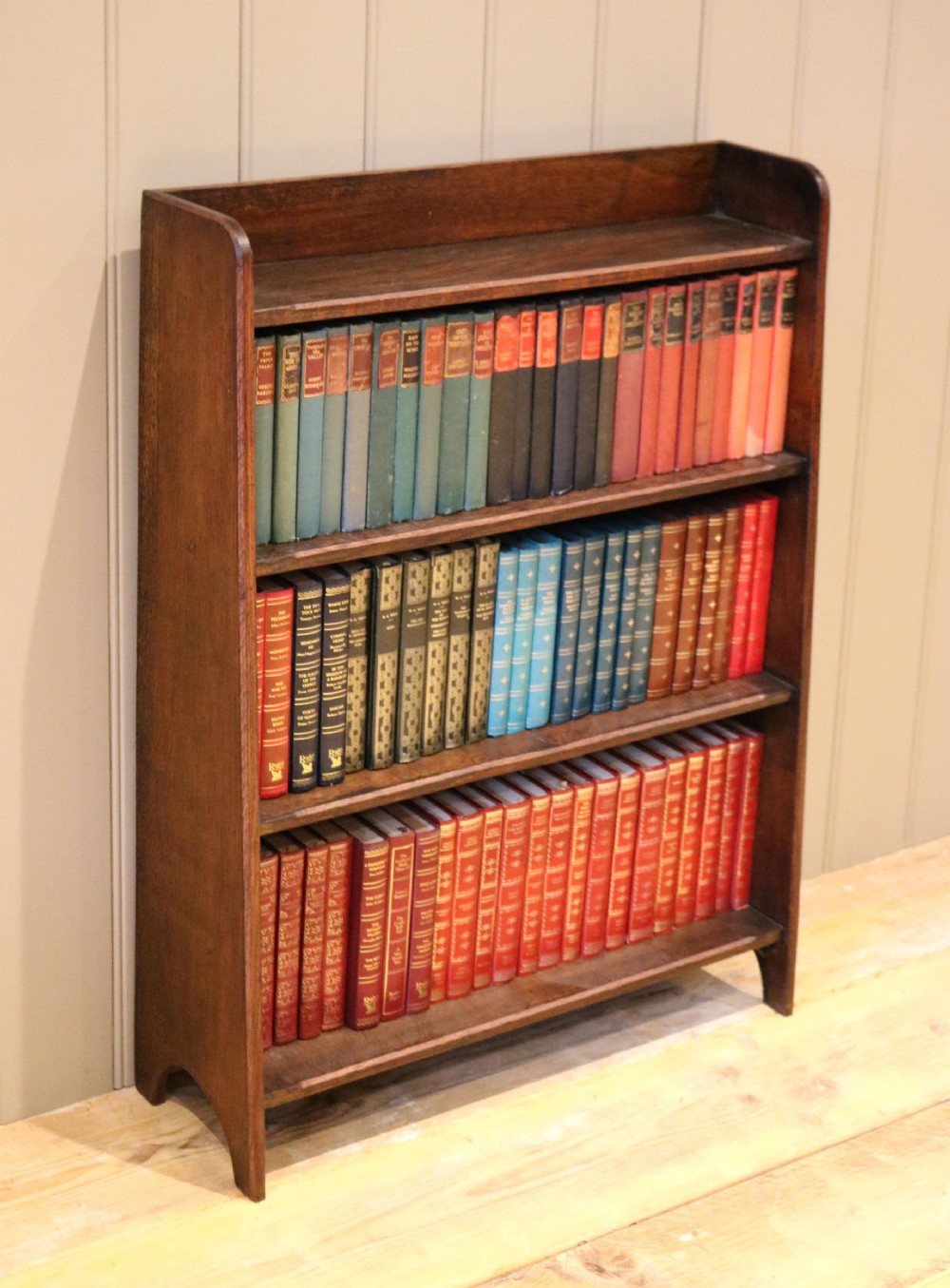 Small Graduated Open Oak Bookcase