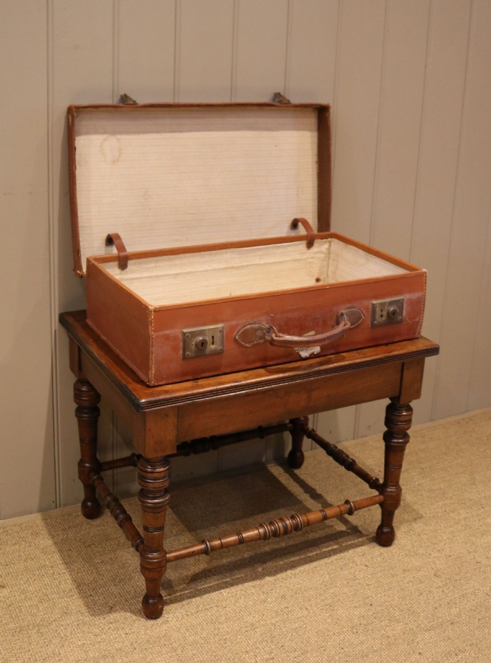 Walnut Luggage Stand View V