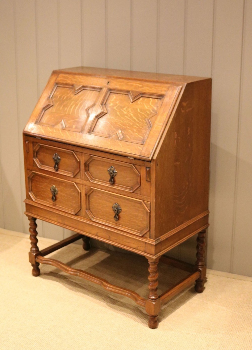 Golden oak Bureau