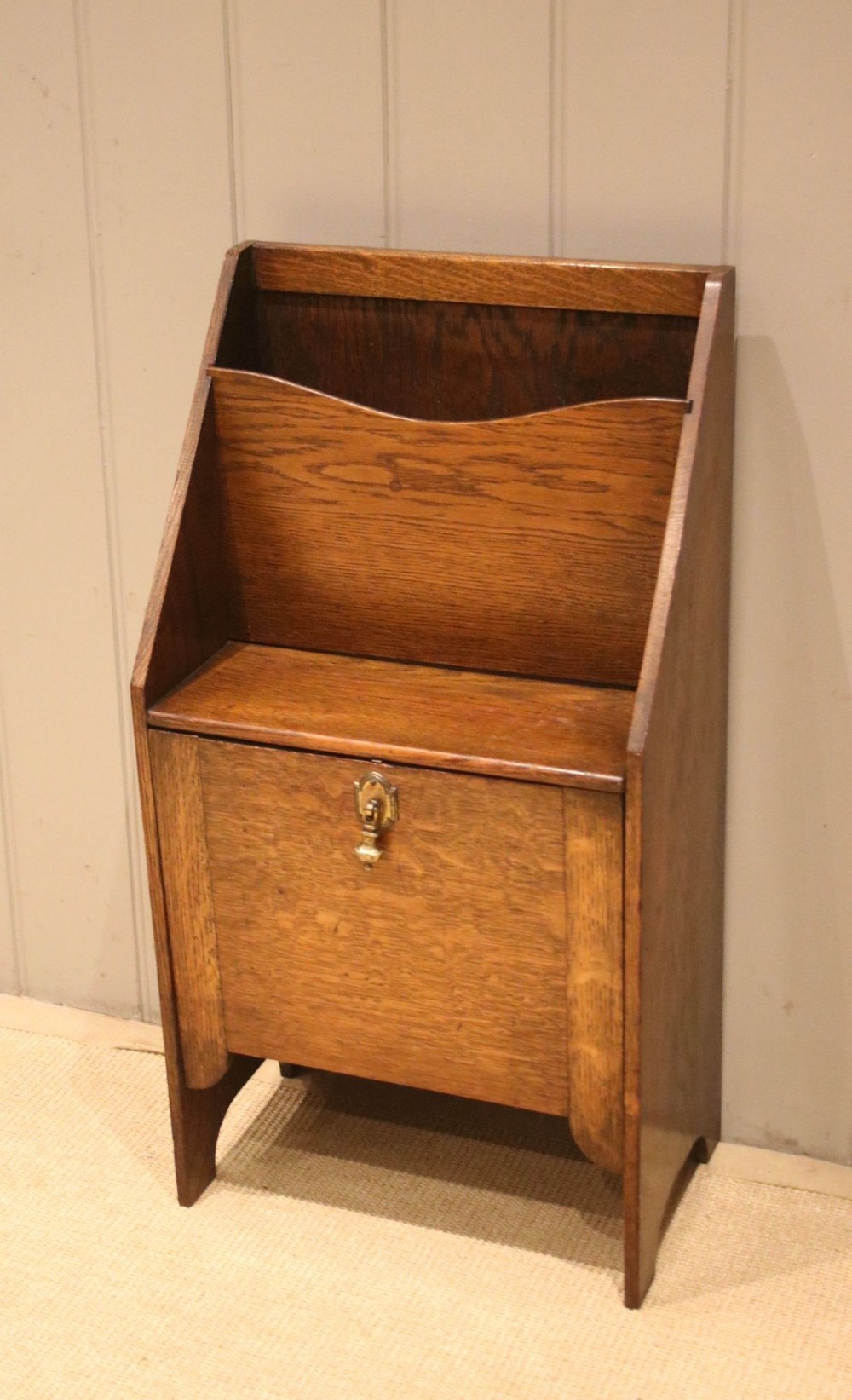 Oak Magazine Cabinet & Rack