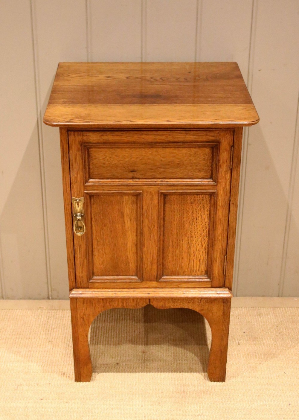 Arts & Crafts Single Oak Bedside Cabinet