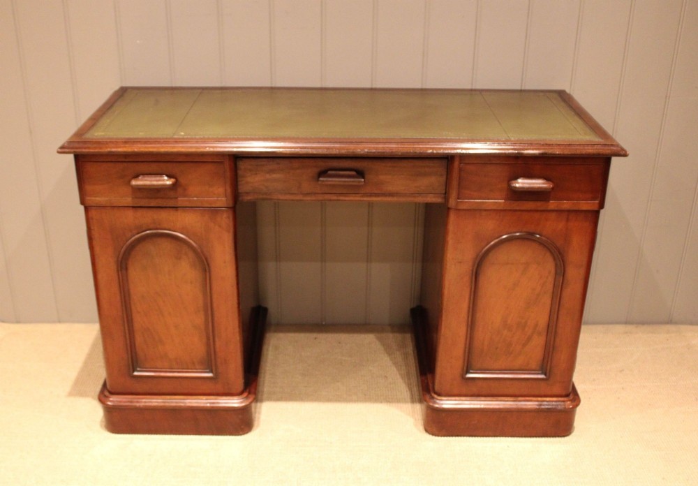 Victorian Mahogany Pedestal Desk