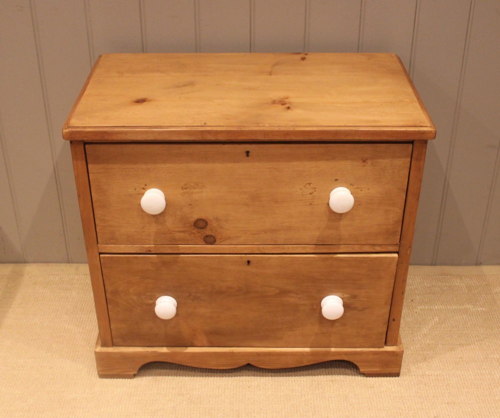Small Victorian Pine Chest Of Drawers