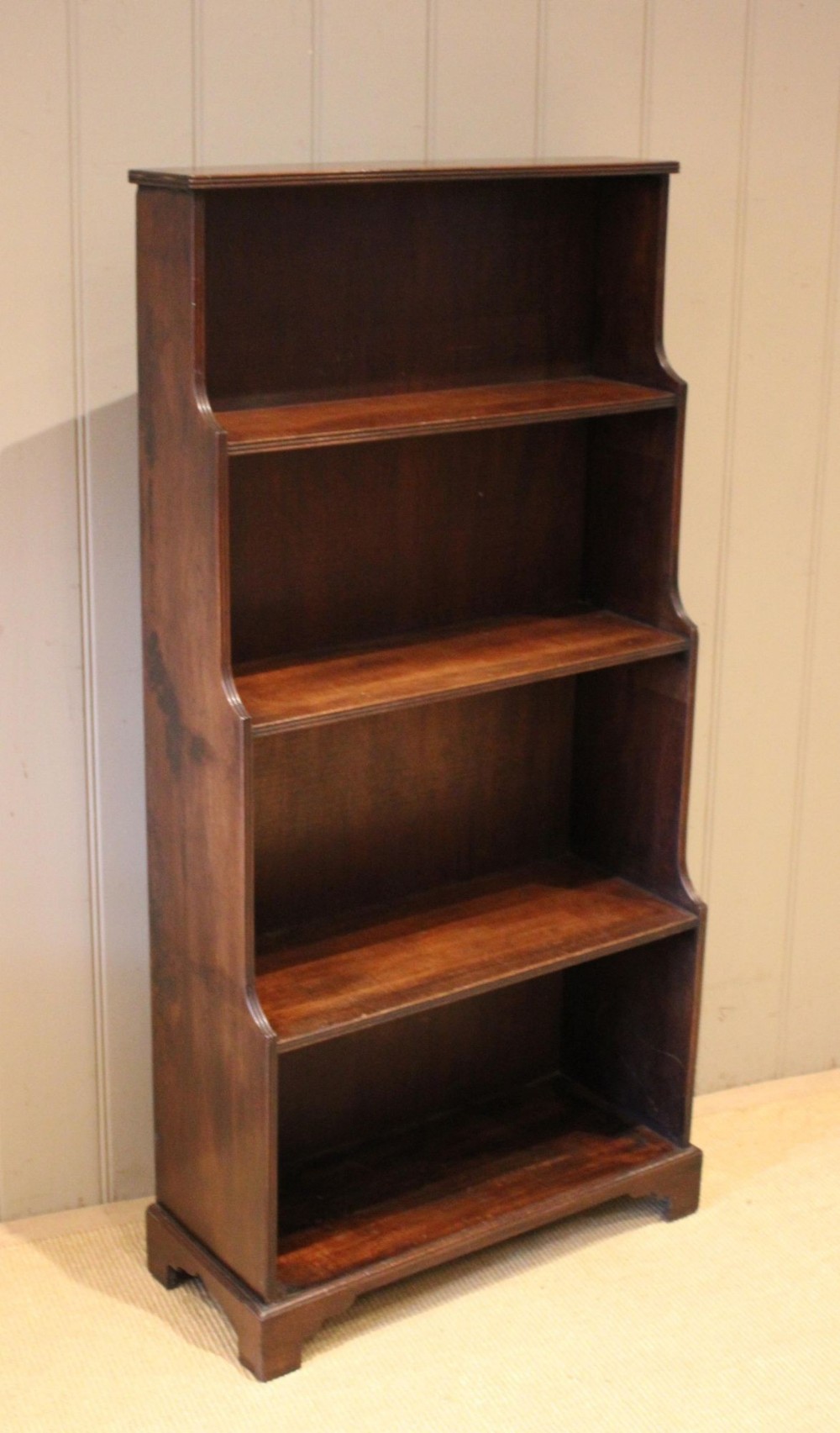 Edwardian Mahogany Graduated Open Bookcase
