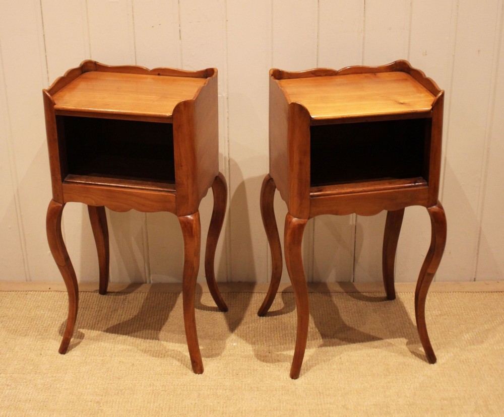 A pair of warm brown cherry wood bedside cabinets featuring open shelf compartments, scalloped top galleries, and slender cabriole legs. View V