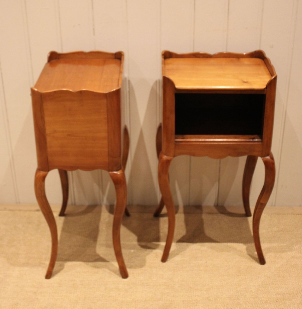 A pair of warm brown cherry wood bedside cabinets featuring open shelf compartments, scalloped top galleries, and slender cabriole legs. View XII