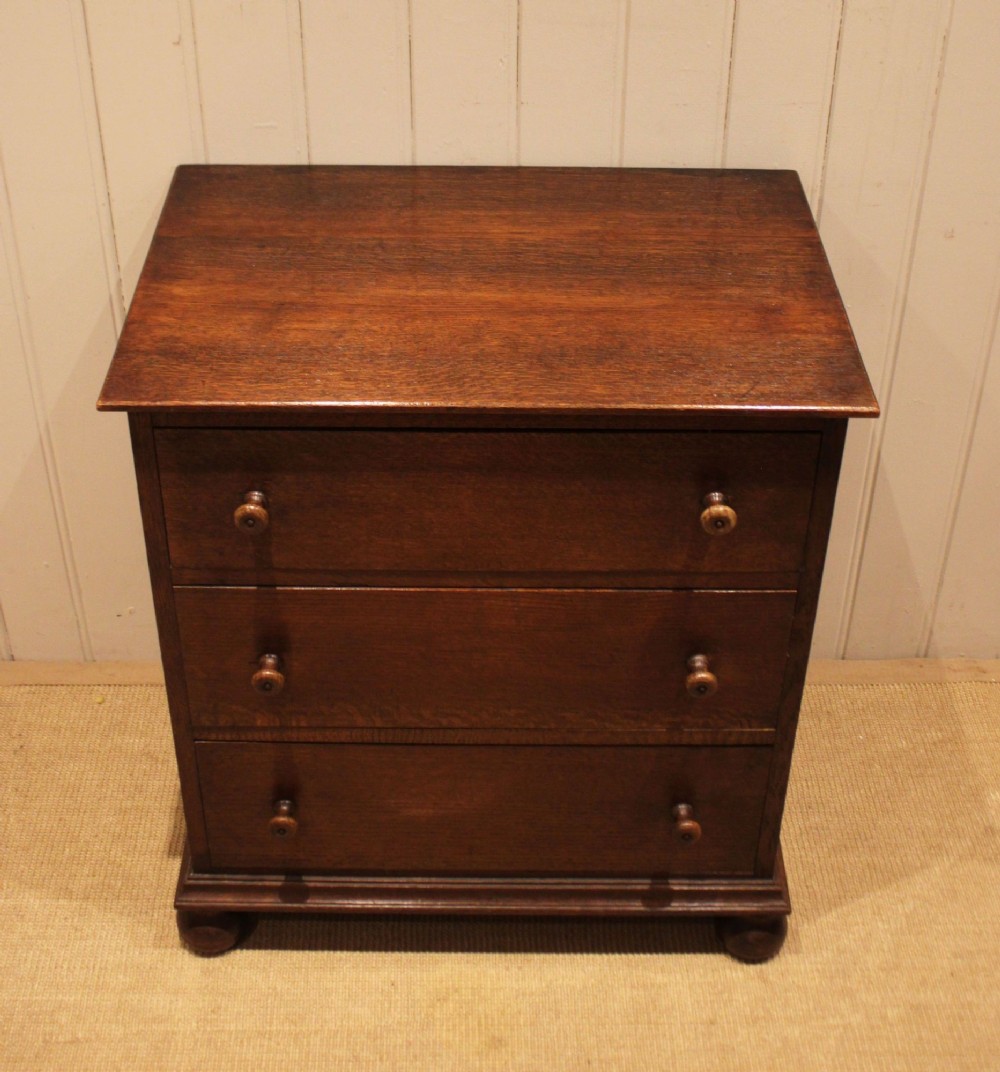 Small Oak Chest Of Drawers View IV