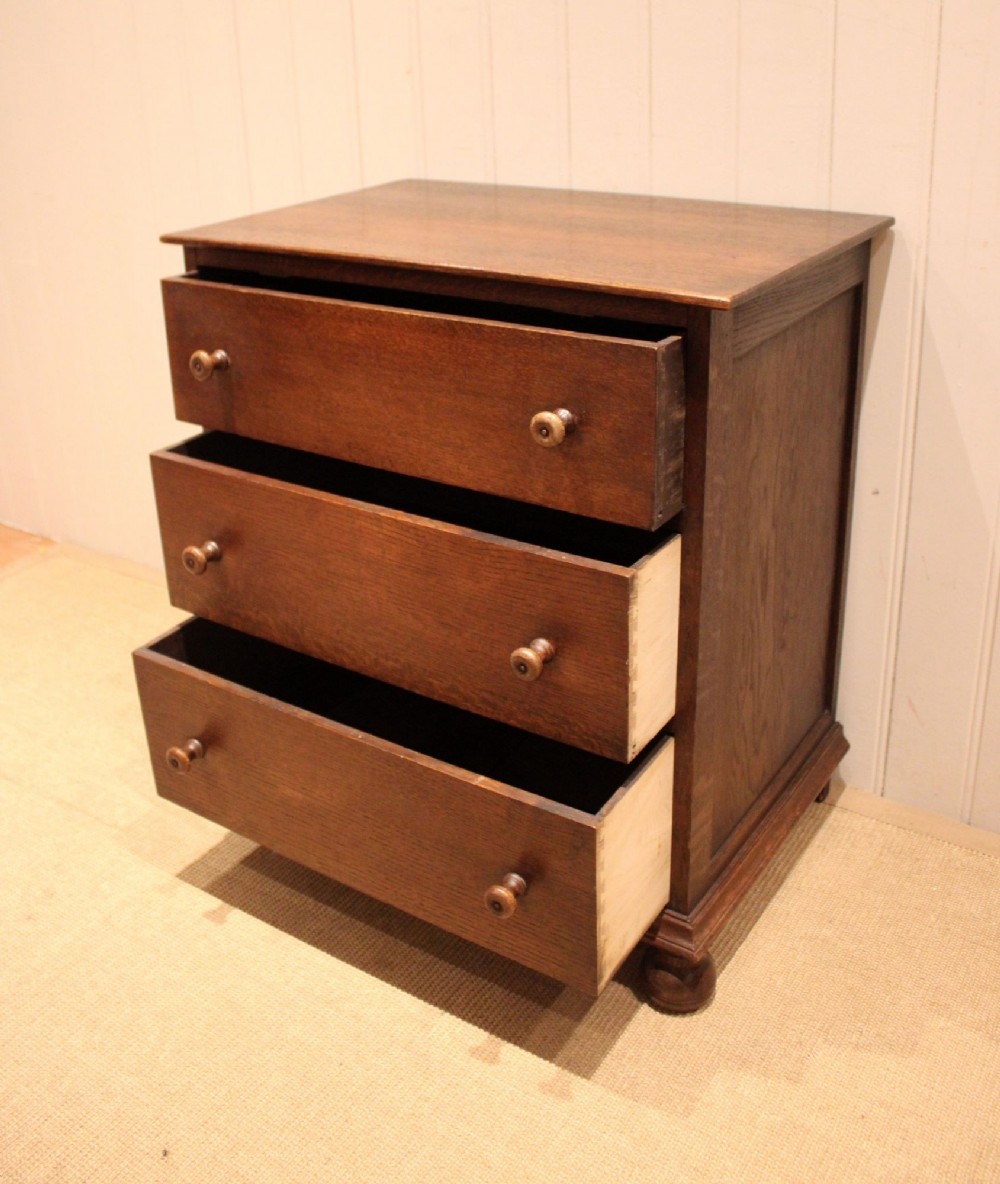 Small Oak Chest Of Drawers View VI