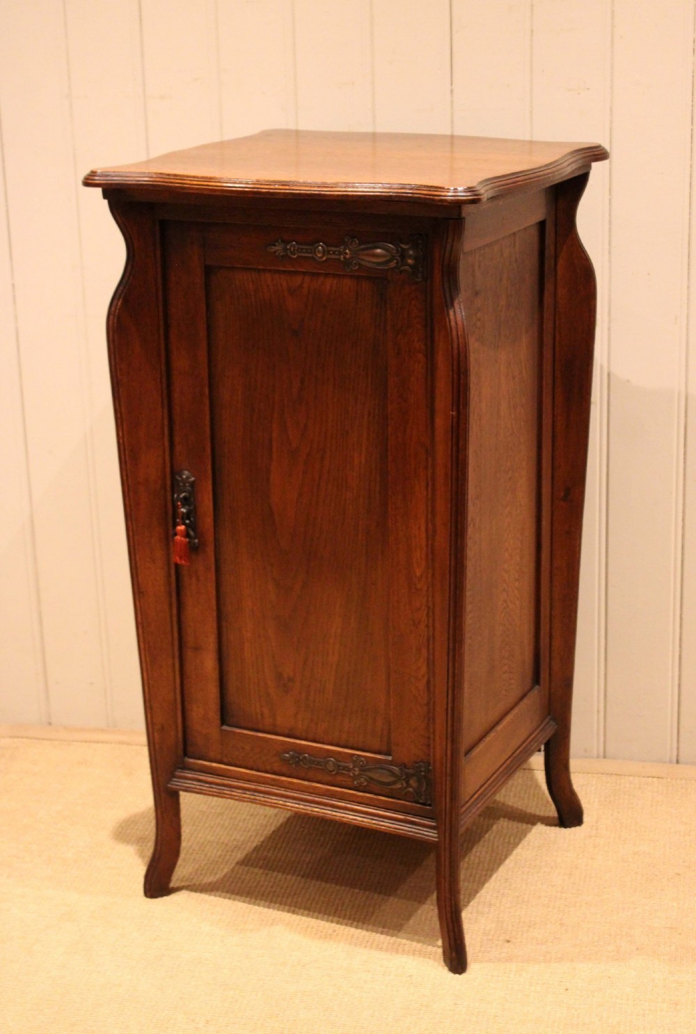 Substantial Arts & Crafts Oak Cabinet View VII