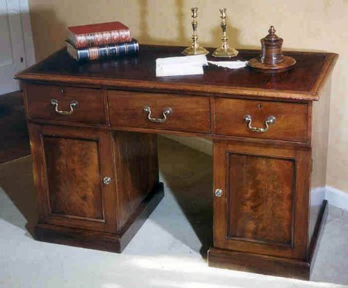Mmid 19th. Century Mahogany Pedestal Desk