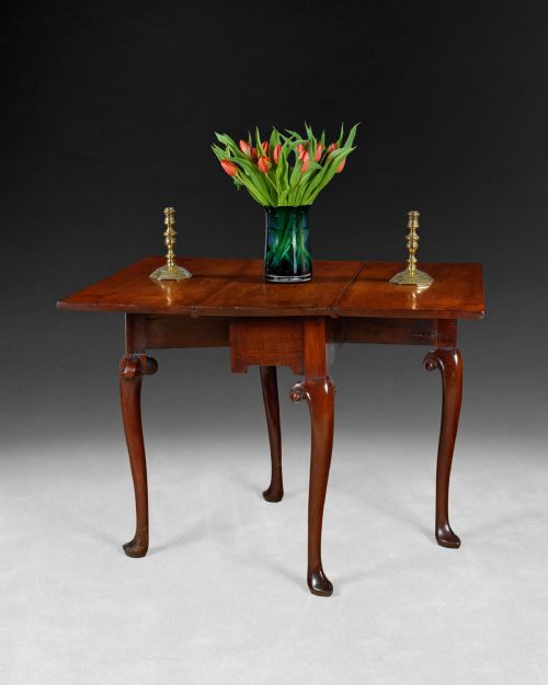 Mid 18th. Century  Mahogany Drop-leaf Table