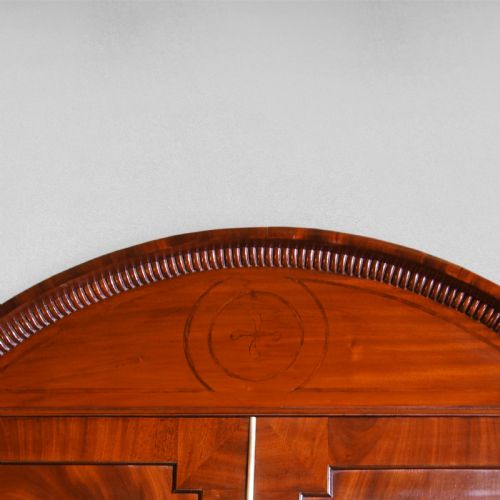 fig 1. Regency Period Mahogany Gentleman’s Press attributed to Gillows of Lancaster