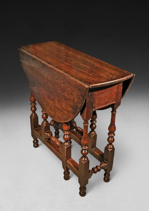 fig 1. Queen Anne Oak Gate Leg Table