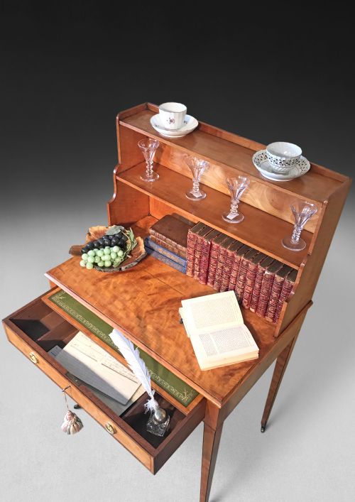 GEORGE III SATINWOOD BONHEUR DU JOUR - ADDITIONAL PHOTO 3