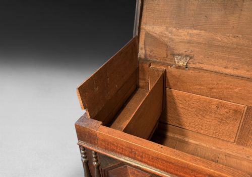 18TH CENTURY OAK MULE CHEST - ADDITIONAL PHOTO 2