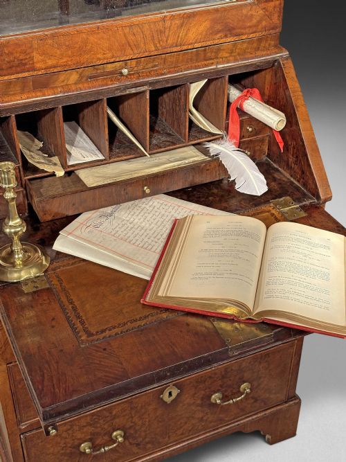 QUEEN ANNE PERIOD BURR WALNUT SMALL BUREAU BOOKCASE - ADDITIONAL PHOTO 3