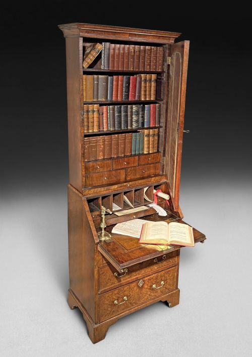 QUEEN ANNE PERIOD BURR WALNUT SMALL BUREAU BOOKCASE - ADDITIONAL PHOTO 4