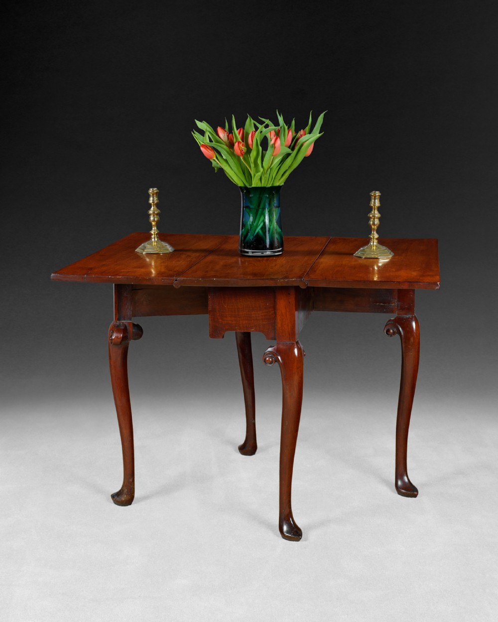 Mid 18th. century  mahogany drop-leaf table