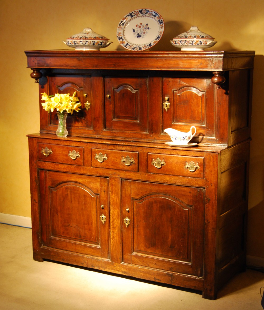  Small 18th century Oak Welsh Deuddarn