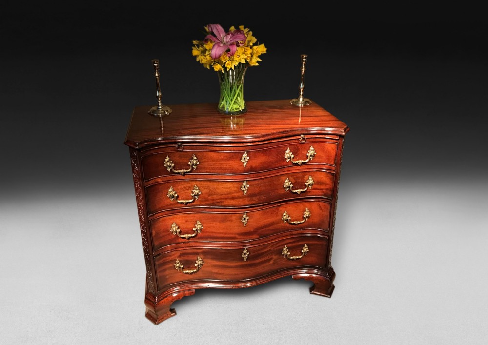 Chippendale period Mahogany Serpentine Chest of Drawers View VIII